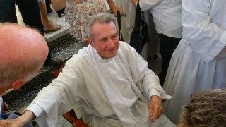 Monseñor Trejos saludó a los feligreses